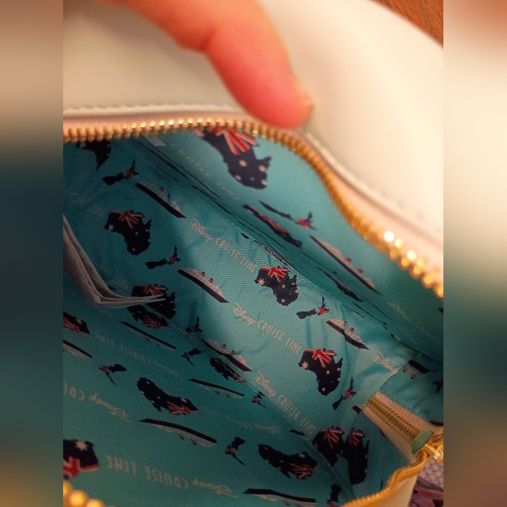 Loungefly Disney Cruise Line Australia Mickey and Friends Crossbody Bag NWT - Picture 7 of 7